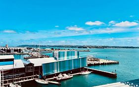 New Waterfront Penthouse On Princes Wharf With Harbor View! The Heart Of Auckland City! Free Parking!